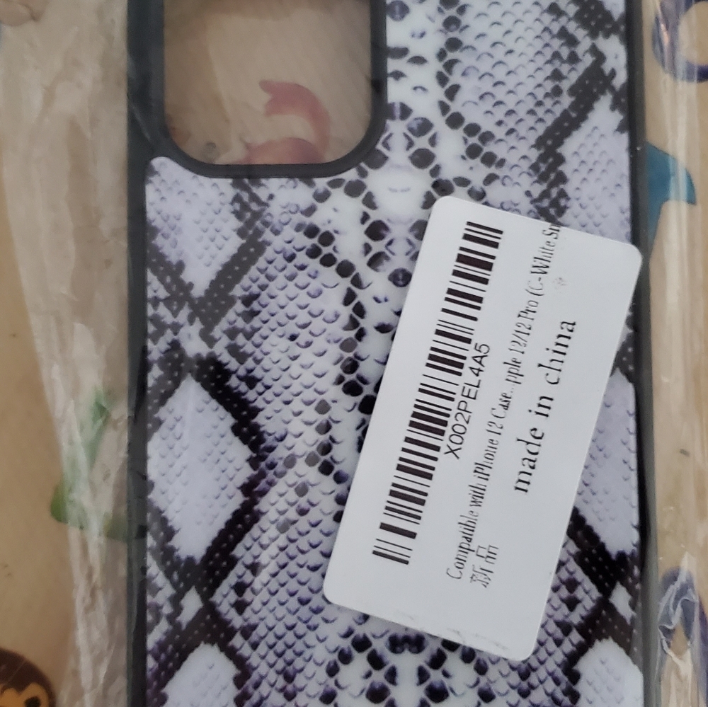 IPhone 12 pro black/white snake skin case